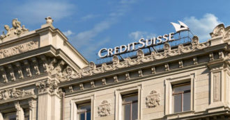 Copertina di Credit Suisse interesse dai fondi sovrani mediorientali. La banca paga 495 milioni di dollari per chiudere l’ultima causa sui mutui Usa