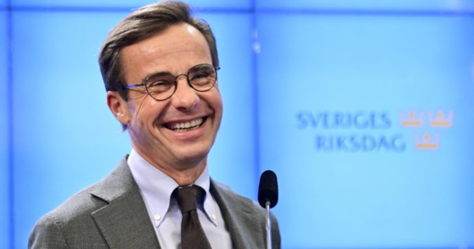 Svezia, il conservatore Kristersson eletto premier: il suo è il primo governo col sostegno dell’estrema destra