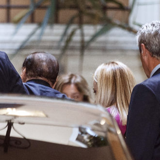 Copertina di B. e Meloni trattano mentre esplode la povertà in Italia: il Fatto di domani 18 ottobre