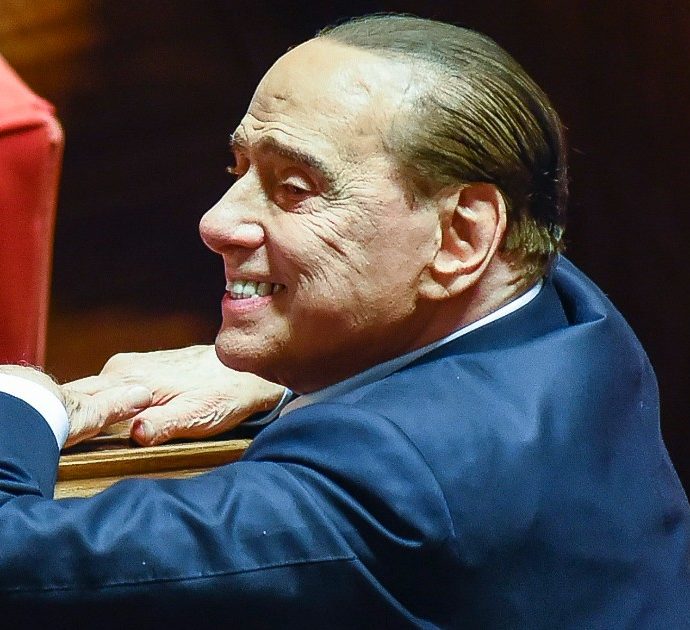 La vita di Silvio Berlusconi in un musical londinese: “Esplorerà il modo in cui ha tenuto il potere con un sorriso e un occhiolino”