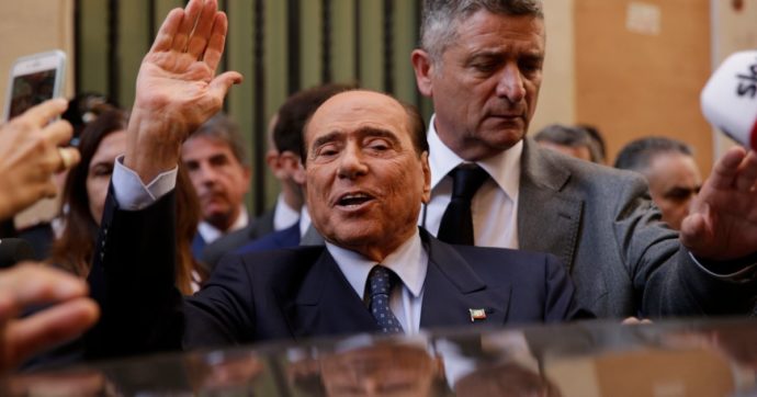 Copertina di Che pena infinita il De senectute di Silvio Berlusconi