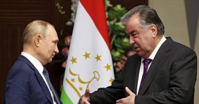 Ora anche l’Asia Centrale sfida la Russia. Il presidente tagiko vuole più fondi da Putin e lo attacca: “Porti rispetto, l’Urss non esiste più”