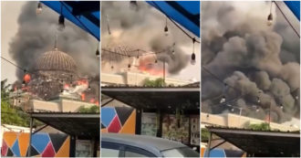 Copertina di Prende fuoco e crolla la cupola della moschea di Jakarta: il video del cedimento