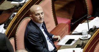 Copertina di Minzolini l’appellò “demente”, Raggi in aula con le carte