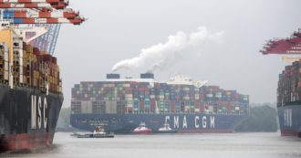 Copertina di Scholz contro tutti: vuole vendere un pezzo del porto di Amburgo alla Cina. Ministeri competenti e servizi segreti sono contrari