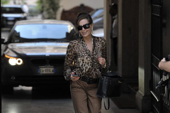 Santanchè: 40 anni di politica arrembante, gossip e affari a fortune alterne. Ora si prende il Turismo (col conflitto di interessi)