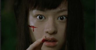 Copertina di Battle Royale, il survival movie girato anni prima di Hunger Games e Squid game torna in sala restaurato