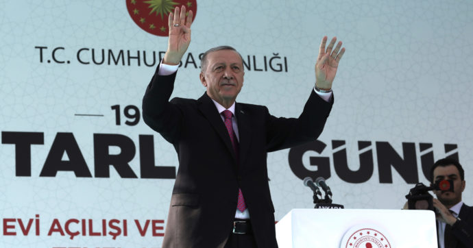 Copertina di I giovani e le donne contro: Erdogan rischia di perdere nonostante le leggi liberticide
