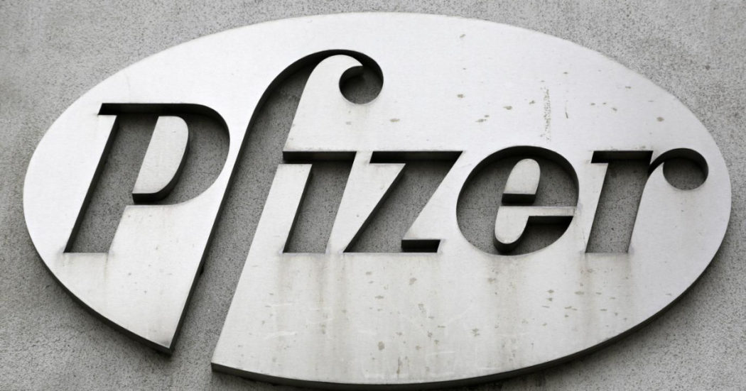 Bloomberg: “Accertamenti della Finanza su Pfizer. Avrebbe trasferito 1,2 miliardi di profitti fuori dall’Italia per evitare di pagare le tasse”
