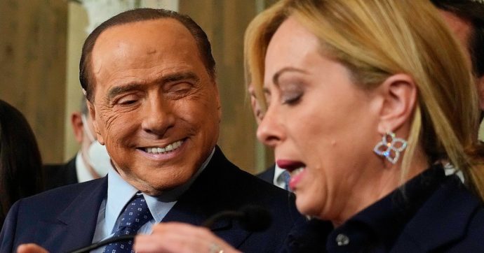 Ruby ter, rinunciando a chiedere i danni Meloni fa un regalo a Berlusconi e manda un messaggio ai giudici: ma l’opposizione tace