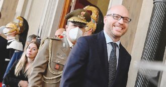 Copertina di Croci, Lega e macchinoni: la piccola Vandea di Fontana