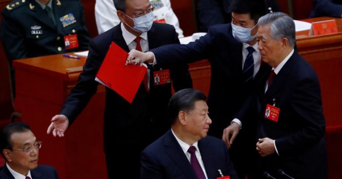Jinping è ancora imperatore: spazzata via la vecchia guardia