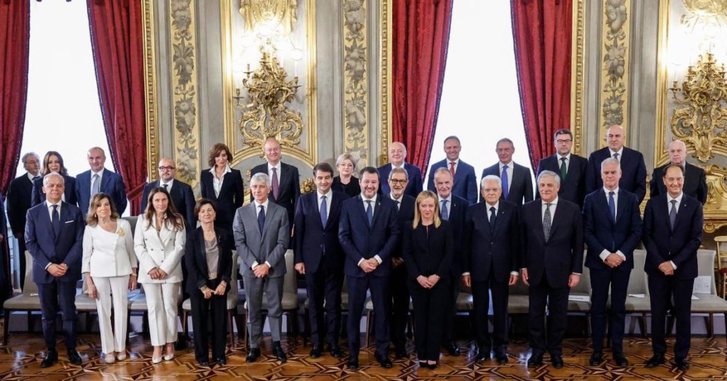 Governo, la diretta – Meloni e i 24 ministri hanno giurato al Colle. E Gentiloni avverte: “Sui ritardi del Pnrr non saremo benevoli”