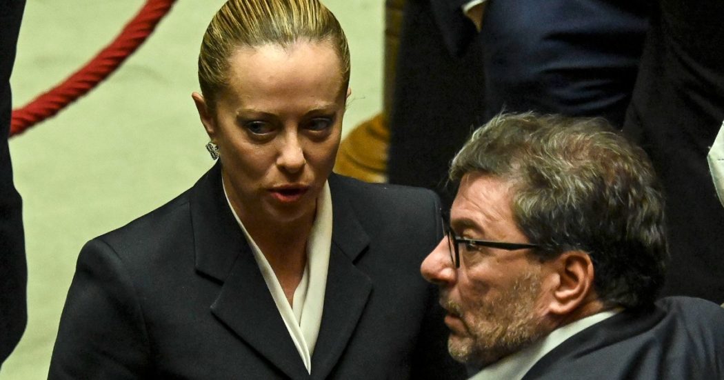 Legge di Bilancio, Meloni evita lo scontro con l’Ue: chiederà meno deficit aggiuntivo rispetto a quello che si prese Draghi