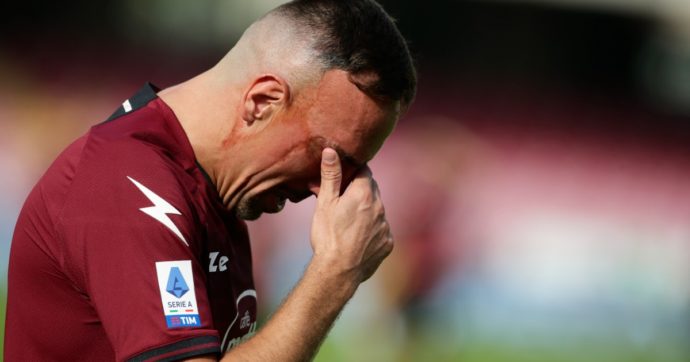 Frank Ribery dà l’addio al calcio in lacrime, commozione allo stadio Arechi – Foto e video