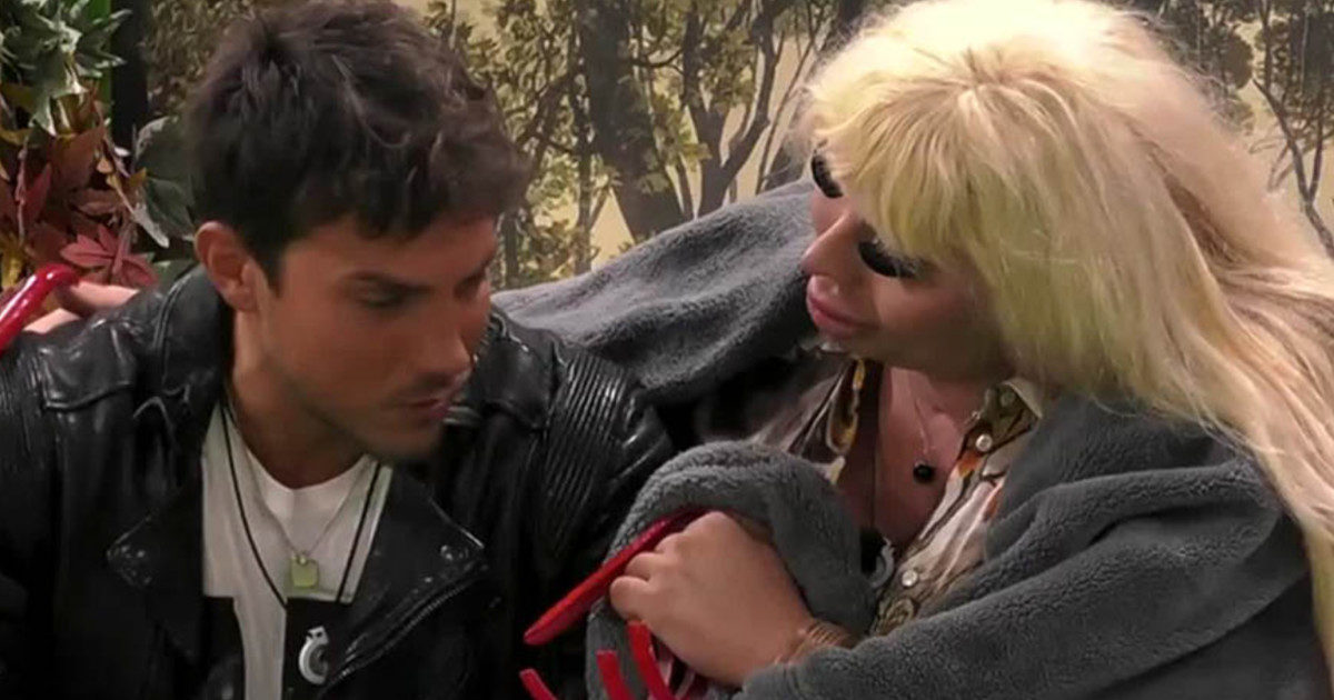 Gf Vip, Daniele Del Moro choc dopo il rimprovero di Signorini: “Cosa gli devo dire? Bevevo, avevo problemi con la droga. Per questo sono diventato ‘chiuso'”