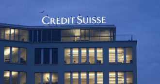 Credit Suisse, i soci sauditi gelano il gruppo svizzero. “Non verseremo altri soldi nella banca”. Titolo giù del 30%