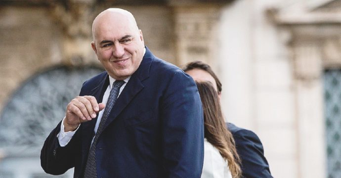 Quelle porte girevoli di Crosetto e i verbali sulla raccomandazione