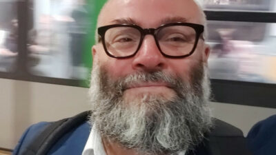 Copertina di “Con le prime due pizzerie aperte sono arrivati due infarti. Siccome stiamo per aprirne una terza, mia moglie è già in ansia. Se sono stato un buon padre? No. Ora con un libro racconto mia figlia Giulia”: parla Nico Acampora, fondatore di PizzAut