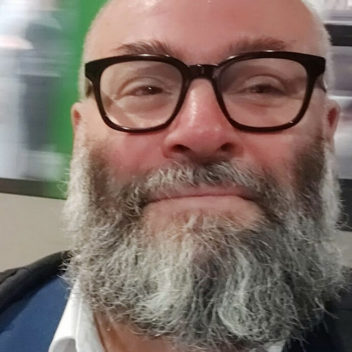 “Con le prime due pizzerie aperte sono arrivati due infarti. Siccome stiamo per aprirne una terza, mia moglie è già in ansia. Se sono stato un buon padre? No. Ora con un libro racconto mia figlia Giulia”: parla Nico Acampora, fondatore di PizzAut