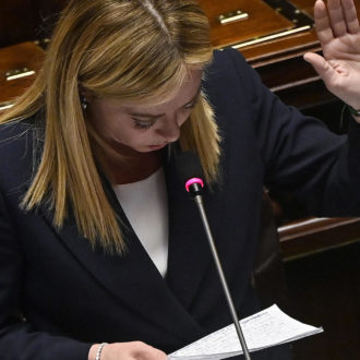 Copertina di La Meloni di governo scavalca quella di lotta: il Fatto di domani 26 ottobre