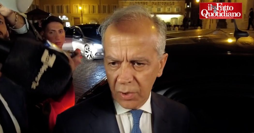 Cariche alla Sapienza, il ministro dell’Interno Piantedosi: “Manganellate? No, la polizia ha impedito l’assalto a una cerimonia autorizzata”