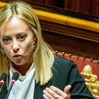 Copertina di A Meloni piace il nero: il Fatto di domani 27 ottobre