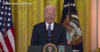 Copertina di Usa, Joe Biden sbaglia il nome del neo-premier inglese e lo chiama “Sanook” – Video