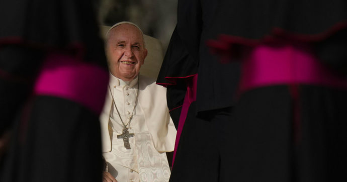 Papa Francesco, il messaggio ai seminaristi: “Attenti alla pornografia. E’ un vizio che indebolisce l’anima, anche tra i sacerdoti”