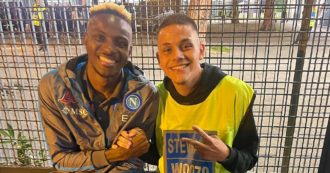 Copertina di Giovane steward fa una foto con Osimhen dopo Roma-Napoli: non potrà più lavorare con i giallorossi. Interviene il calciatore