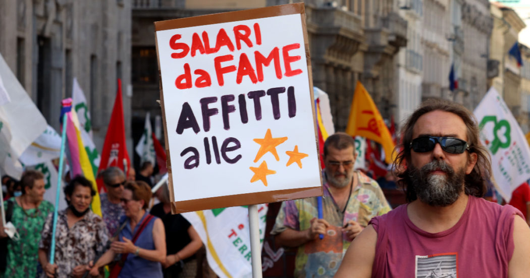 Meloni affossa il salario minimo e dà la colpa alle tasse per gli stipendi da fame. Ipotesi taglio al cuneo ma non si sa con quali soldi