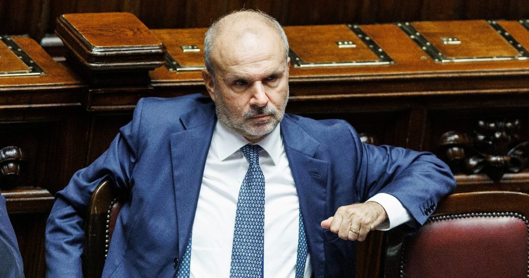 Covid, il ministro Schillaci: “Dalla Cina una politica sanitaria sbagliata. Dai tamponi sequenziate varianti già presenti in Italia”