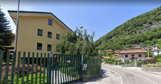 Copertina di Como, carabiniere spara al comandante e si barrica in caserma ad Asso con la vittima. Testimoni: “Ha urlato ‘L’ho ammazzato'”