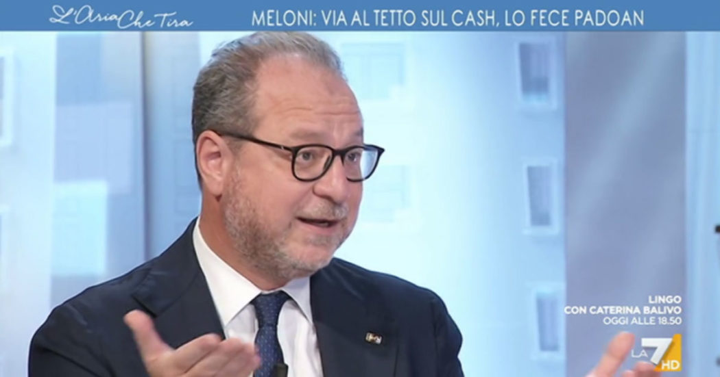 Tetto al contante, Mulè (FI) a La7: “Baggianata straordinaria, non è nel programma del governo. Se ne parlerà nel 2023 e sarà di 2mila euro”