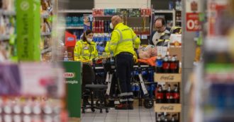 Copertina di Assago, aggressione a coltellate al Carrefour: un morto. I testimoni: “Noi nascosti nel retro del bar”, “Una ragazza piangeva sotto choc”