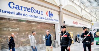 Copertina di Carrefour ritira dagli scaffali i coltelli dopo l’aggressione di Assago: “Rischio emulazione”