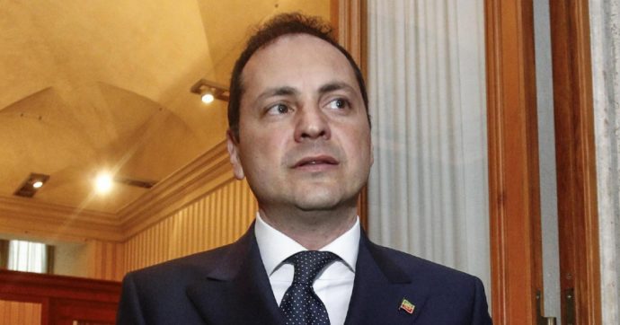 Copertina di Reggio Calabria, torna in libertà l’ex senatore di Forza Italia Marco Siclari: stop ai domiciliari