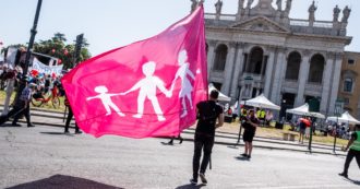 Copertina di Il comune vietò l’affissione di manifesti Pro vita contro l’aborto, il Tar: “Legittimo, contenuto oggettivamente non veritiero”