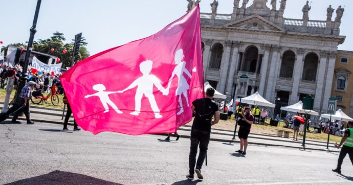 Il comune vietò l’affissione di manifesti Pro vita contro l’aborto, il Tar: “Legittimo, contenuto oggettivamente non veritiero”