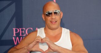 Copertina di Vin Diesel accusato di violenza sessuale dall’ex assistente personale: “Inchiodata al muro mentre lui si masturbava”