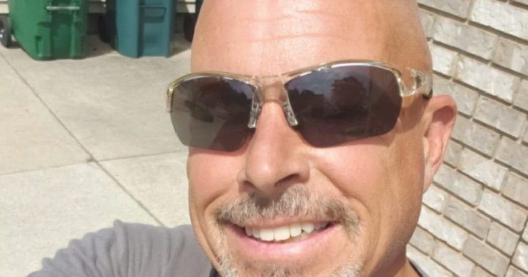 Cade dalla barca e si graffia una gamba: pochi giorni dopo muore ucciso dal batterio “mangia carne”