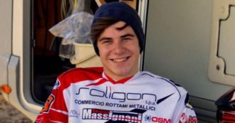 Copertina di Morto Andrea Simeon: il pilota 26enne di motocross è uscito di pista e ha sbattuto contro un albero durante una gara a Mantova