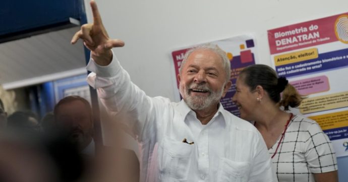 Lula, da ‘cadavere politico’ a presidente: ha vinto nonostante sondaggi flop e 500 blocchi stradali