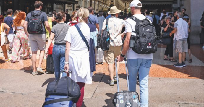 Istat, il Pil meglio delle aspettative: + 0,5%. A spingere è il turismo, ma Bankitalia frena