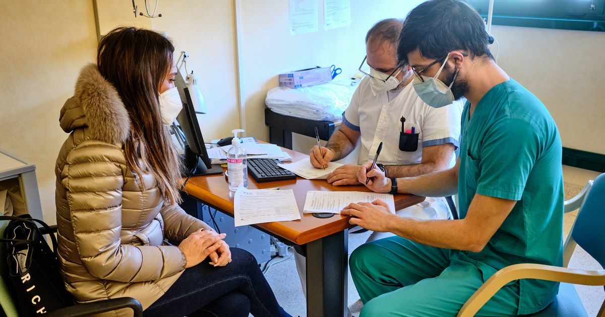 Medici di base, l’Italia ha meno personale di Portogallo e Spagna. Preoccupano i pensionamenti, ma non tutte le Regioni investono in formazione