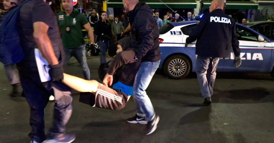 Roma, nuova protesta degli attivisti di Ultima generazione: blocco stradale in viale Marconi contro gli investimenti in combustibili fossili