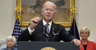 Copertina di Furia di Biden contro i giganti del petrolio: “Guadagni scandalosi, speculano con la guerra”. E propone una tassa sugli extraprofitti