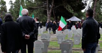 Milano, nostalgici al campo 10 per ricordare i morti della Rsi: “Meloni? Mi auguro qualcosa di concreto, ordine e disciplina”