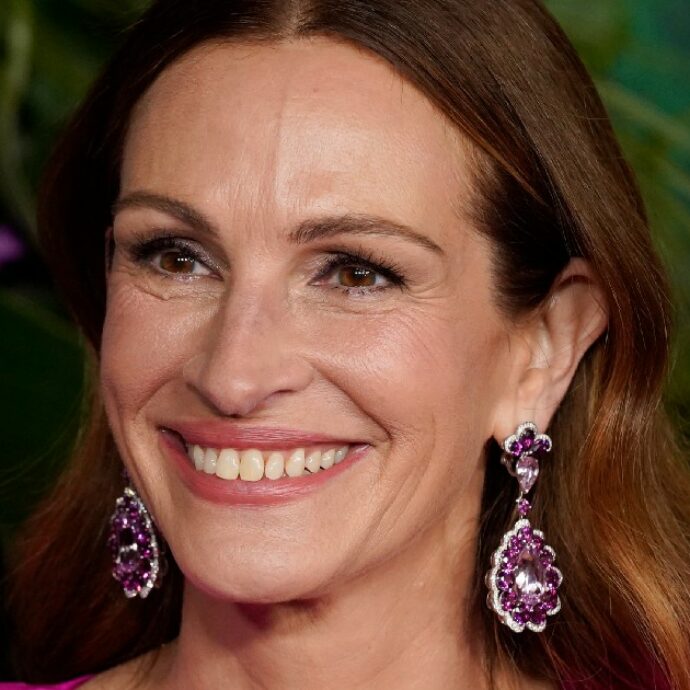 Venezia 82 con Italia (cinque film in concorso) e Hollywood a go go. Julia Roberts star sul red carpet e arriva anche Vladimir Putin (non quello vero)