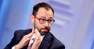 Copertina di Patuanelli: “Inizio terrificante: norme fatte coi piedi e regali agli evasori”